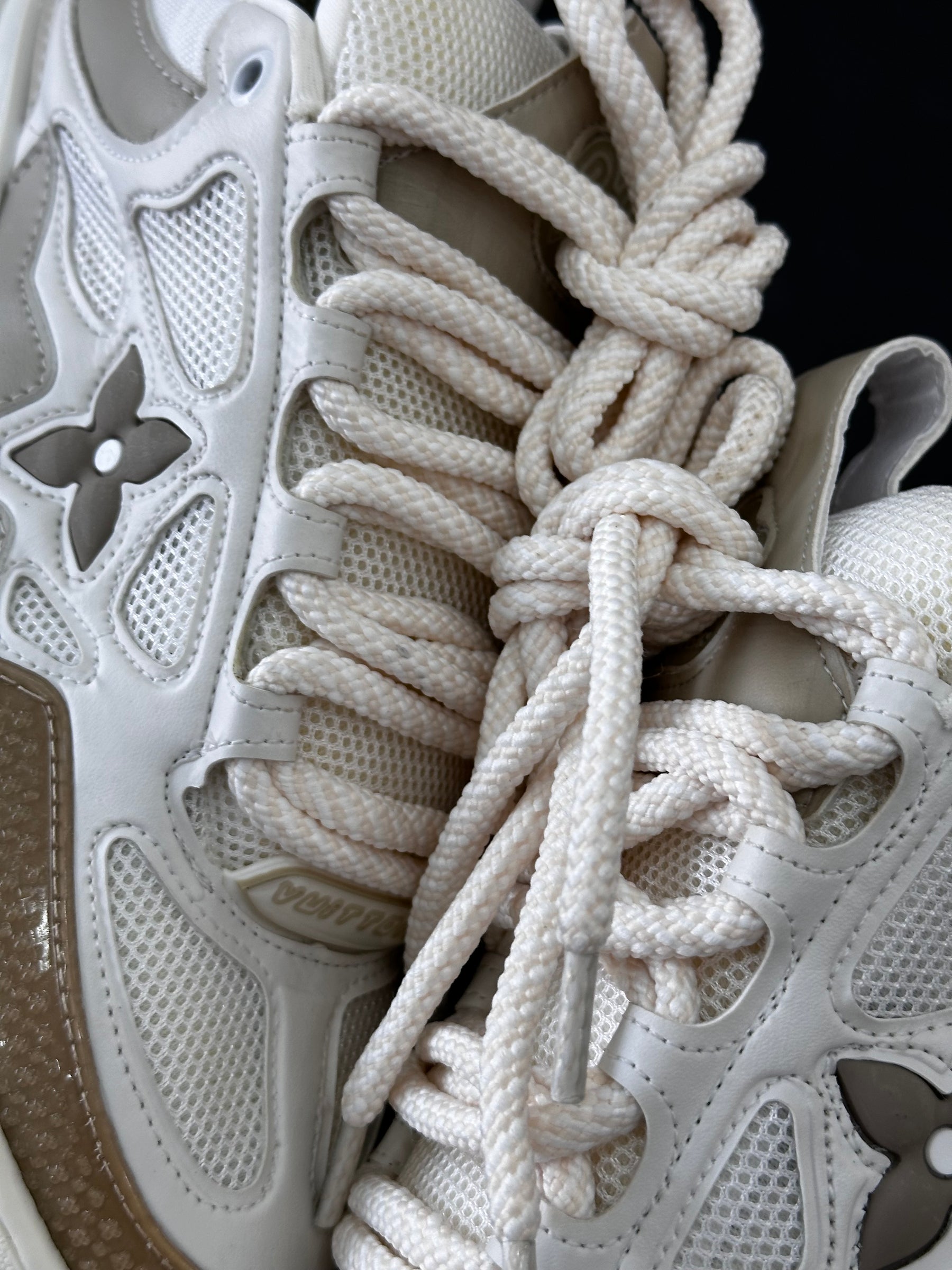 Tênis Louis Vuitton Skate - Bege White