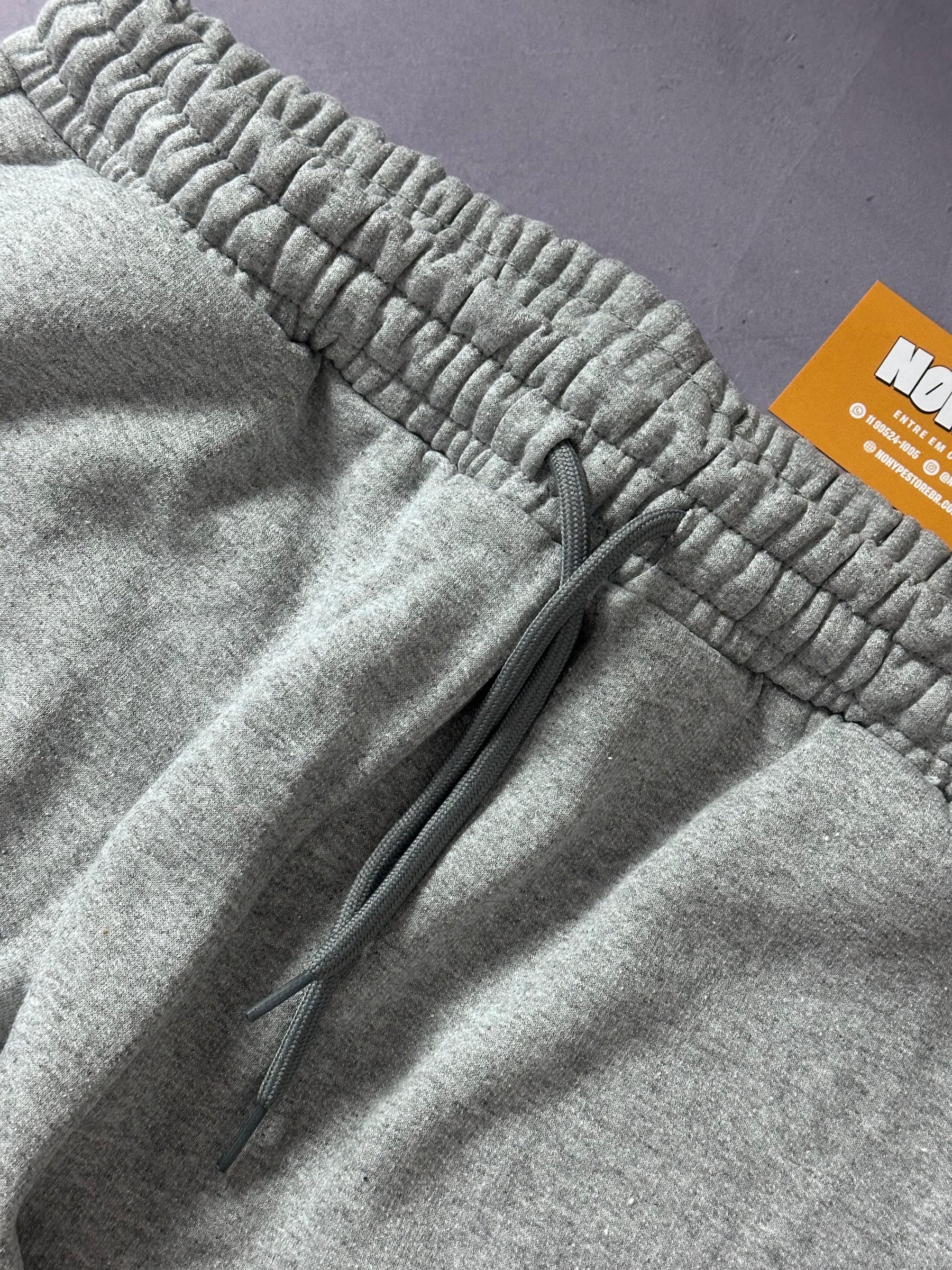 Calça Moletom Nike Club - Cinza