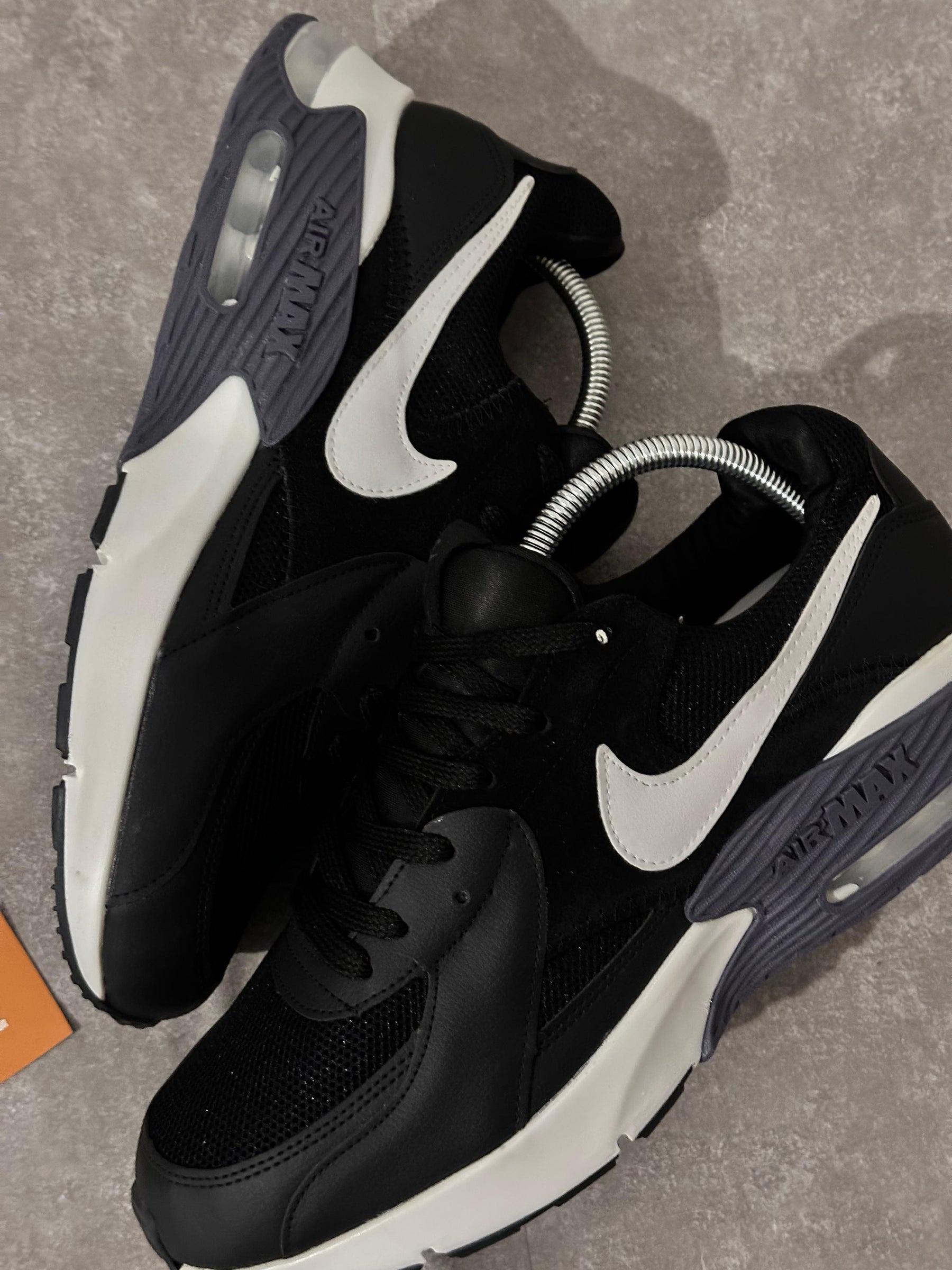 Tênis Nike Air Max Excee - Preto/Branco