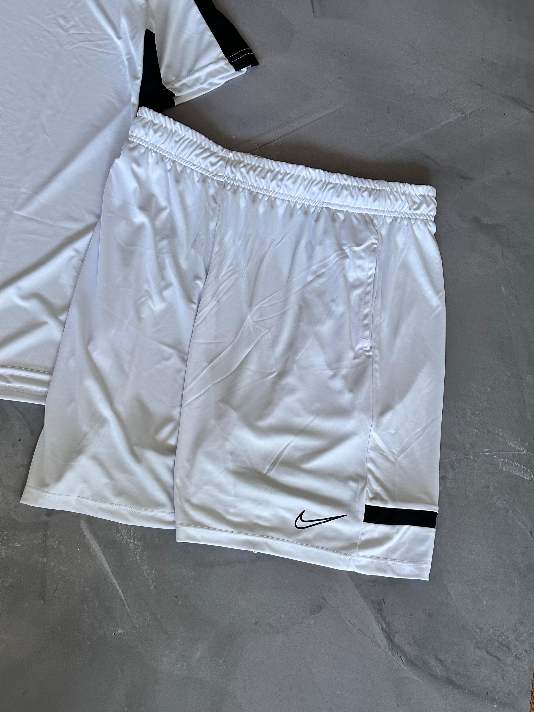Conjunto Nike Academy 2023 - Branco