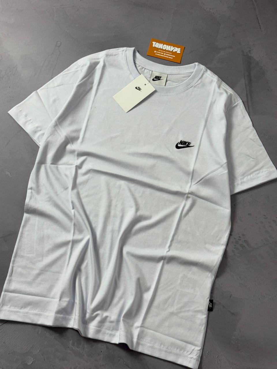 Camiseta Nike Club - Branca