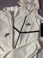 Conjunto Nike Tech Fleece - OffWhite