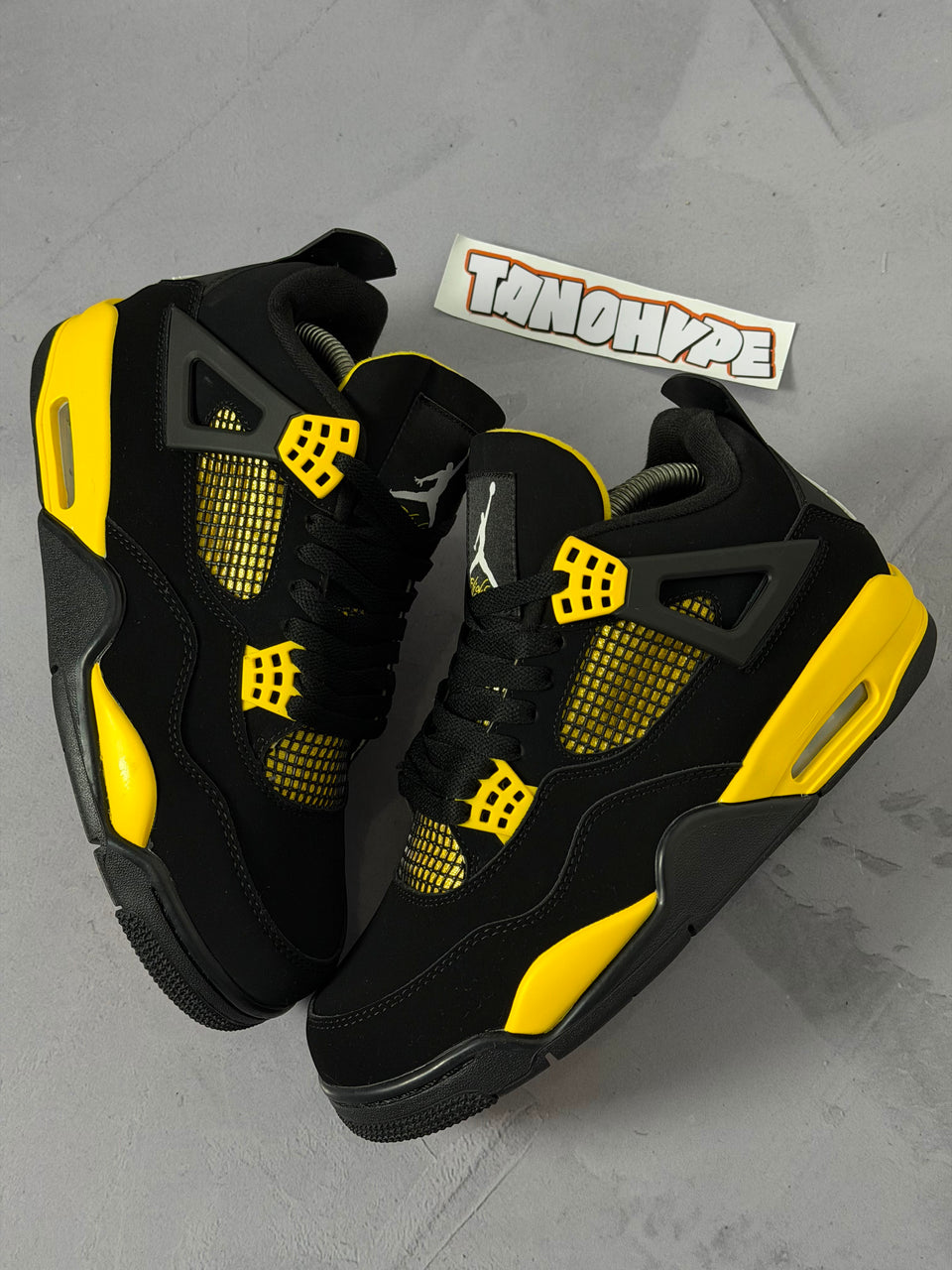 Tênis Nike Air Jordan 4 - Black Yellow