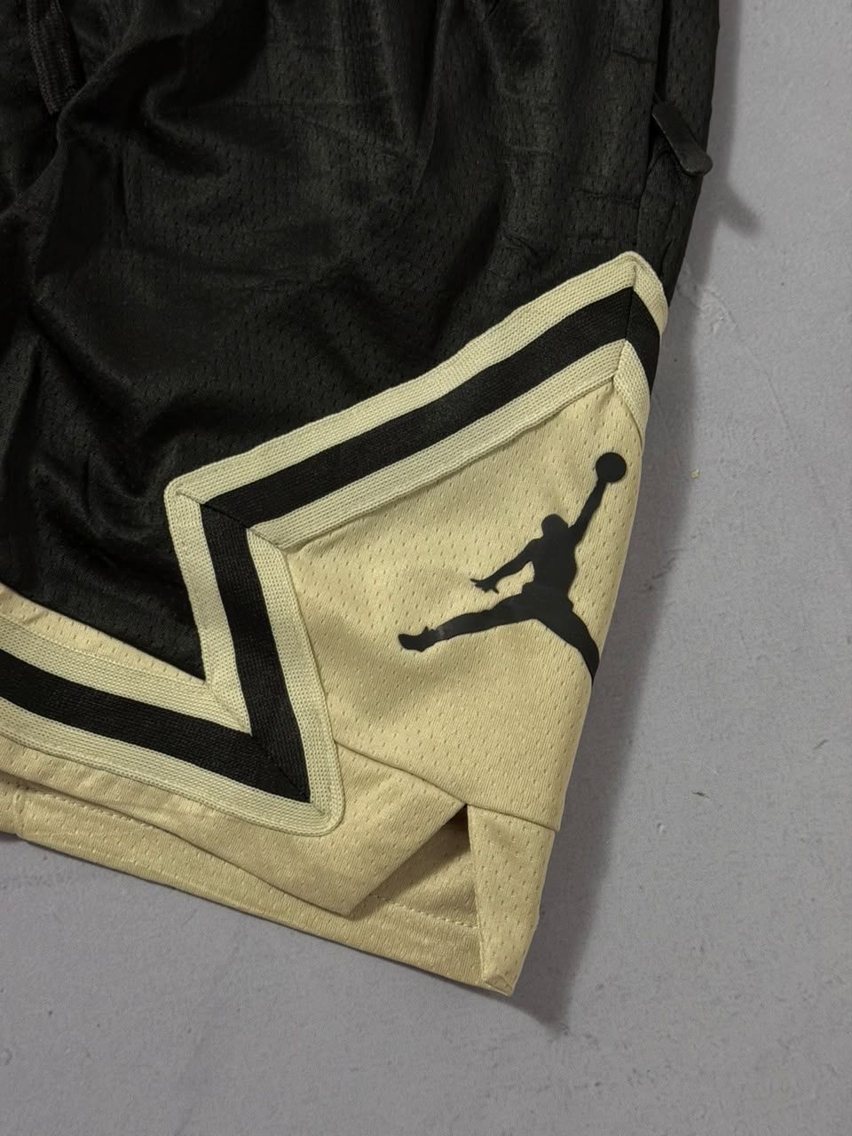 Shorts Jordan Diamond Dri Fit - Preto e Creme