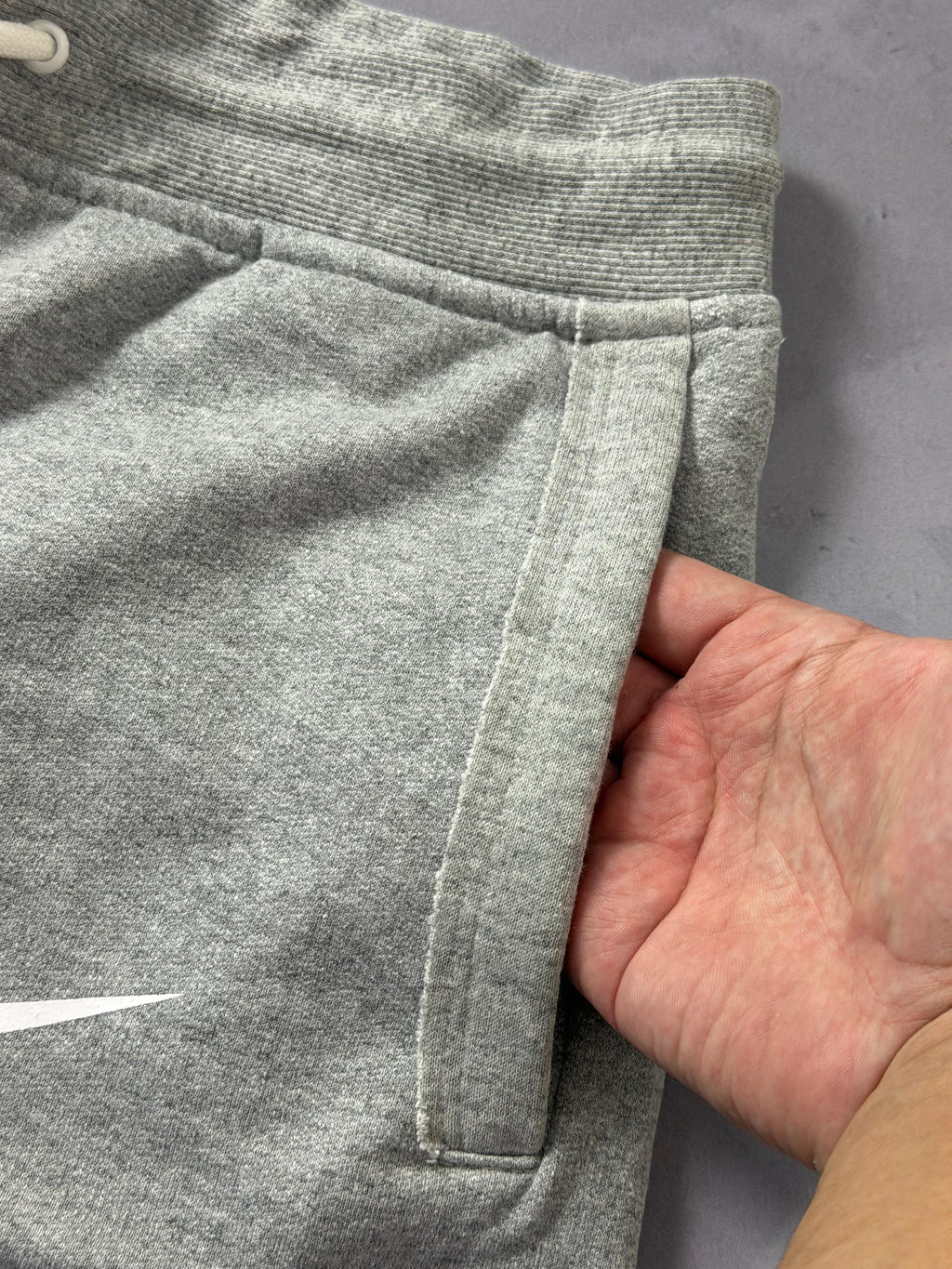 Shorts Moletom Nike Big Swoosh - Cinza