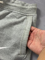 Shorts Moletom Nike Big Swoosh - Cinza