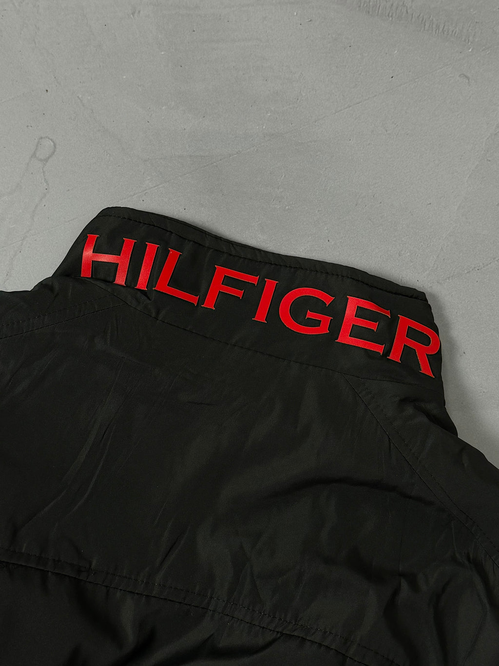 Jaqueta Velejador Tommy Hilfiger - Preto/Vermelho