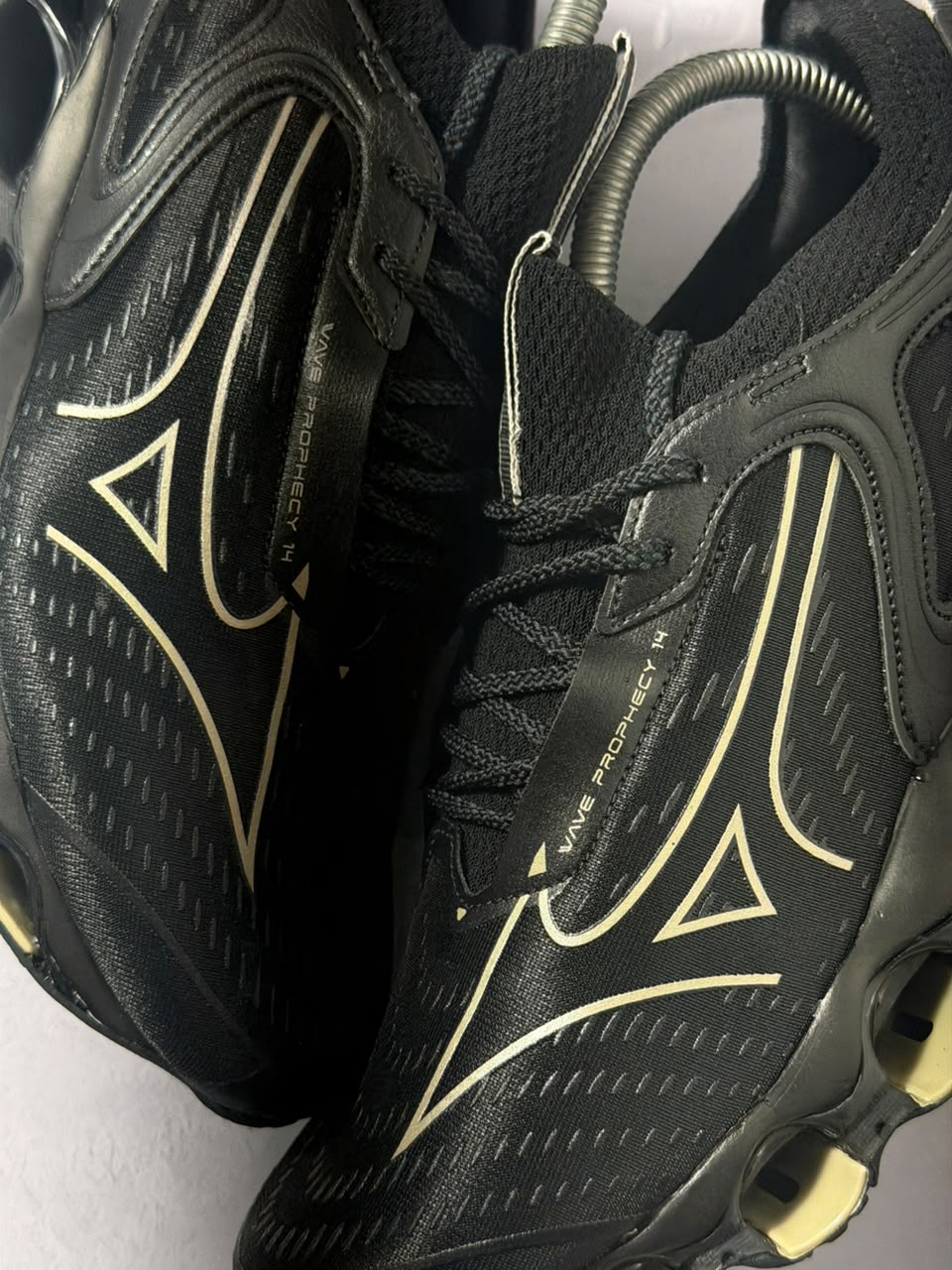 Tênis Mizuno Wave Prophecy 14 - Preto Dourado
