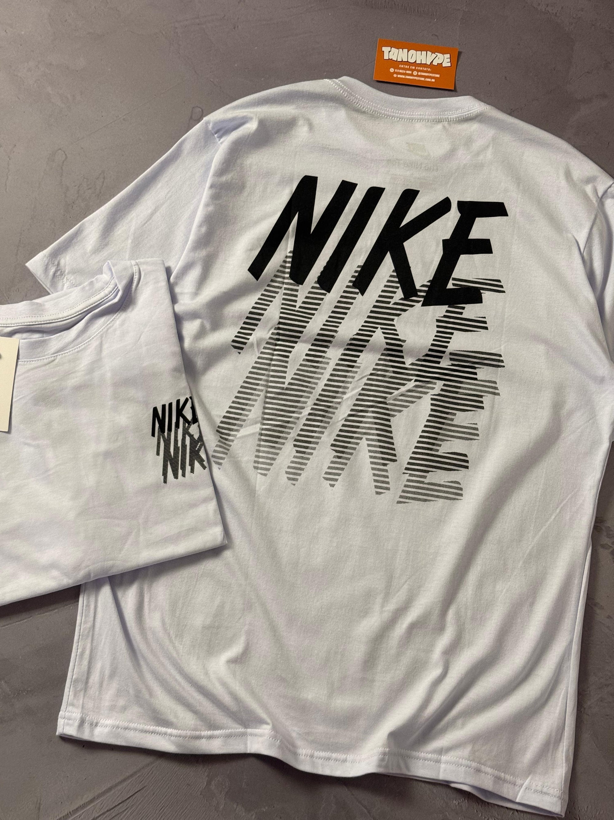 Camiseta Nike Repeat Fade - Branca