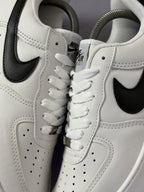Tênis Nike Air Force 1 - Branco e Preto