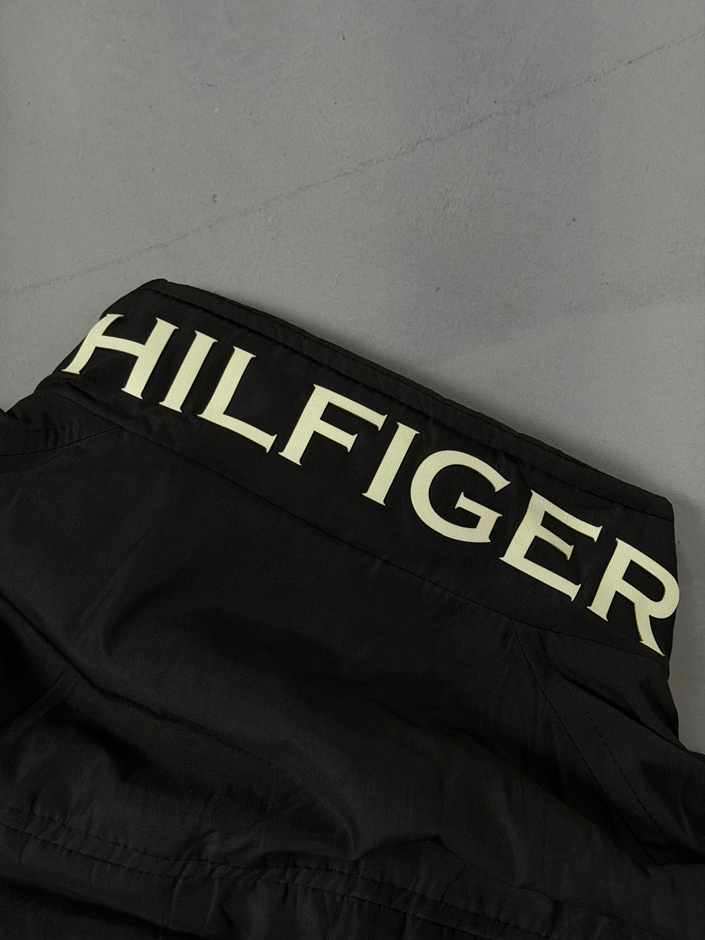 Jaqueta Velejador Tommy Hilfiger - Preto/Branco