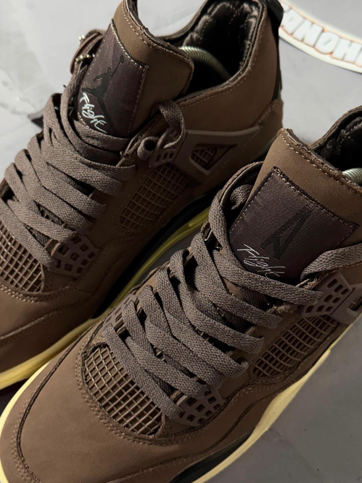 Tênis Nike Air Jordan 4 - Marrom