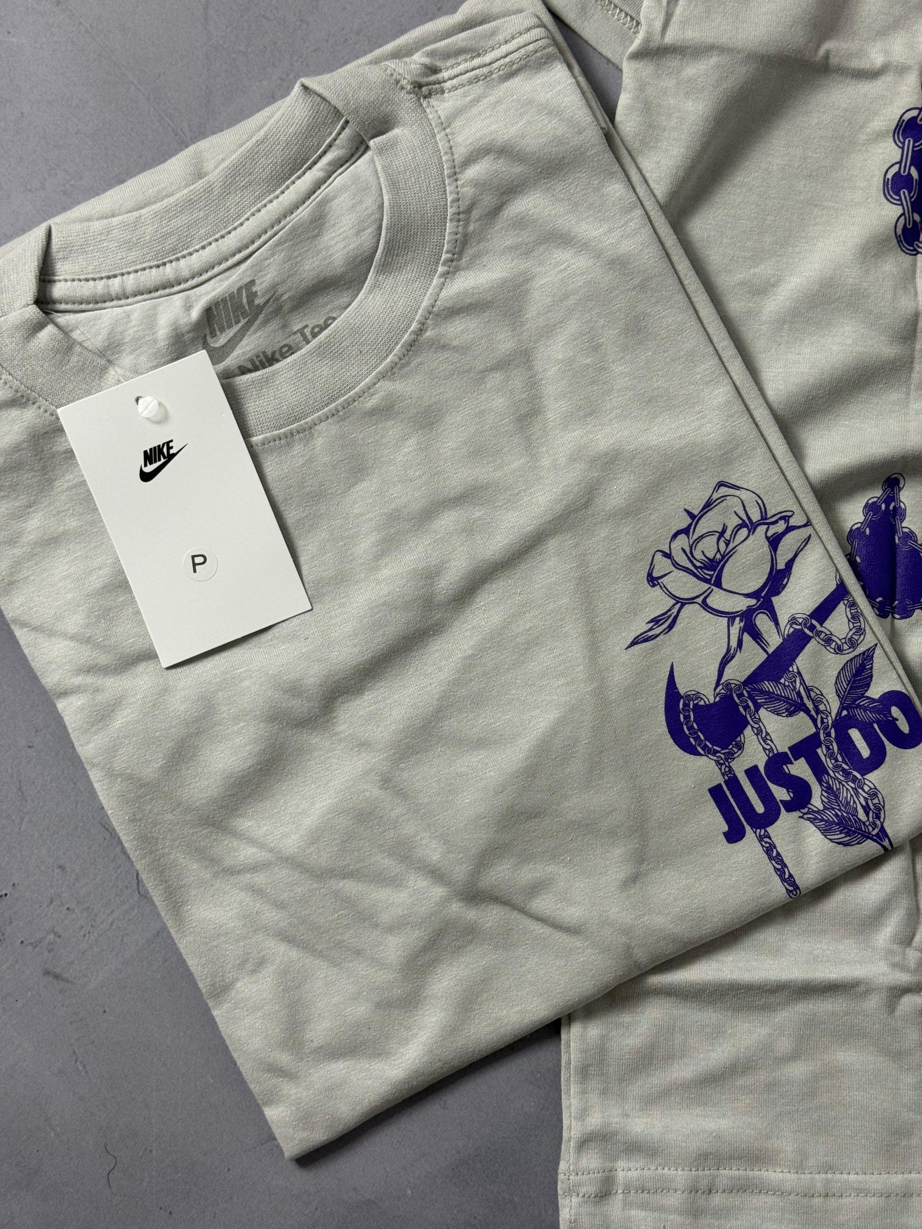Camiseta Nike Flowers - Cinza Smoke