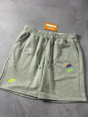 Shorts Moletom Nike Multi Swoosh - Cinza