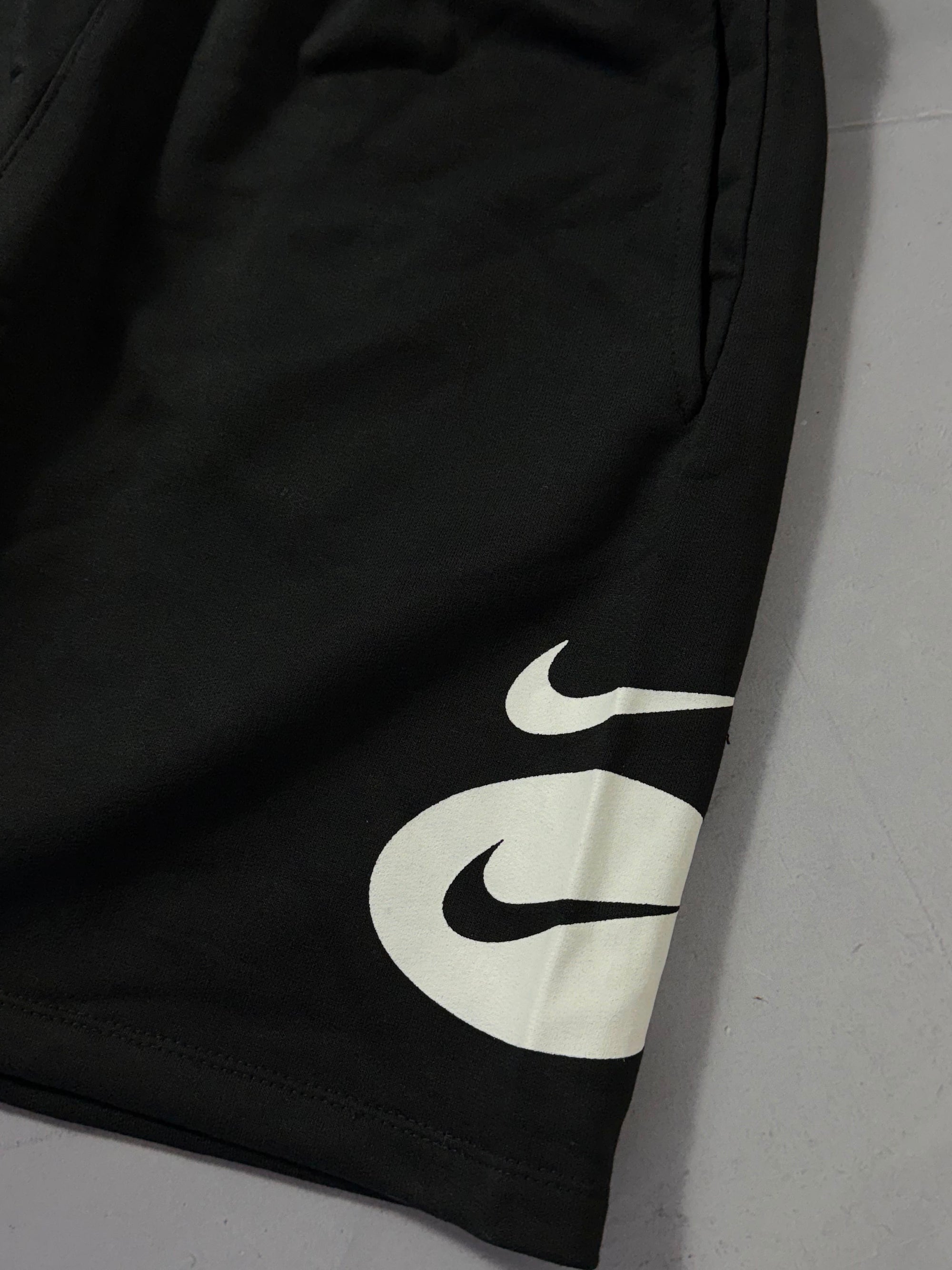 Shorts Moletom Nike Swoosh League - Preto