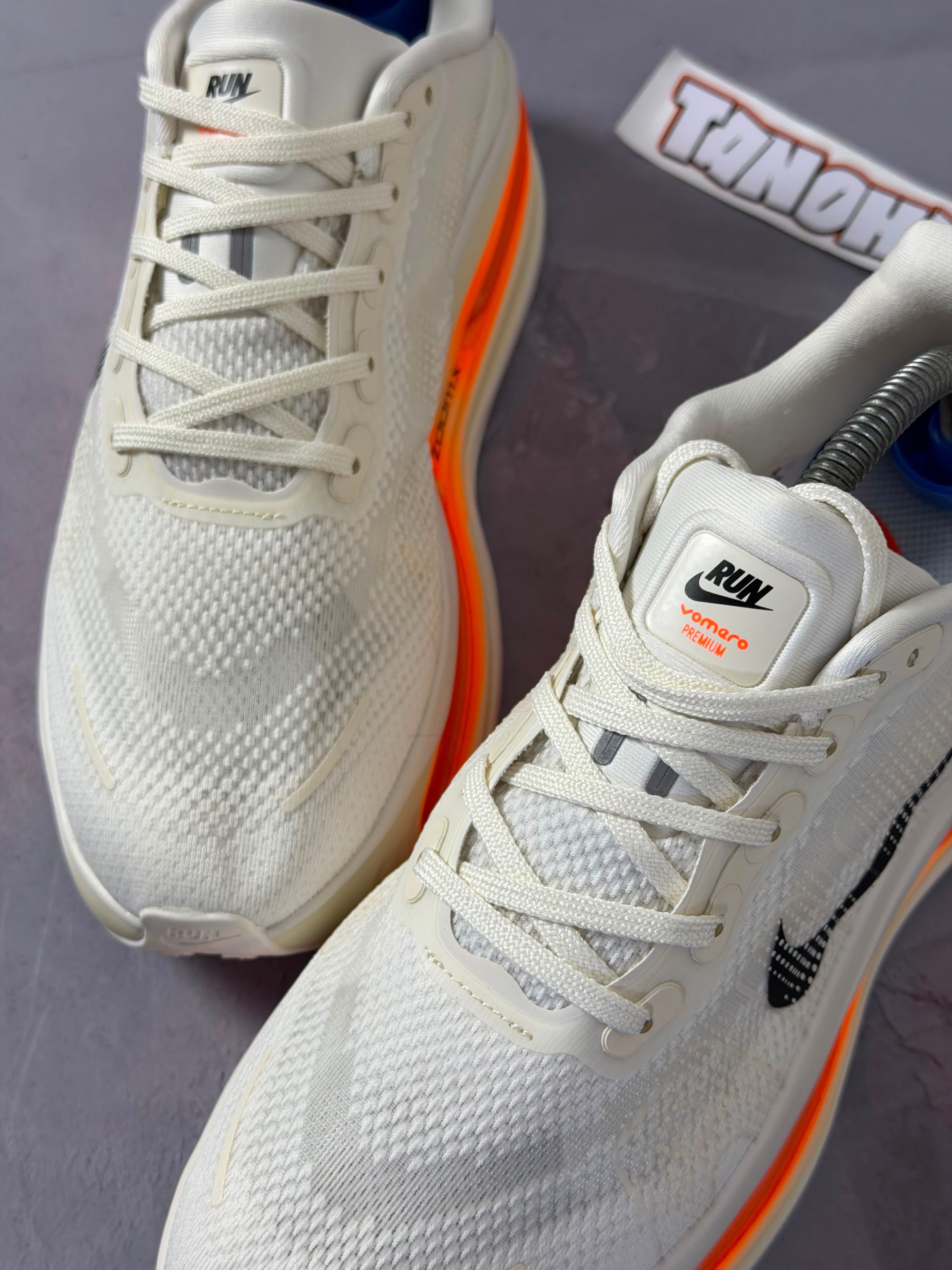 Tênis Nike Vomero - White Orange