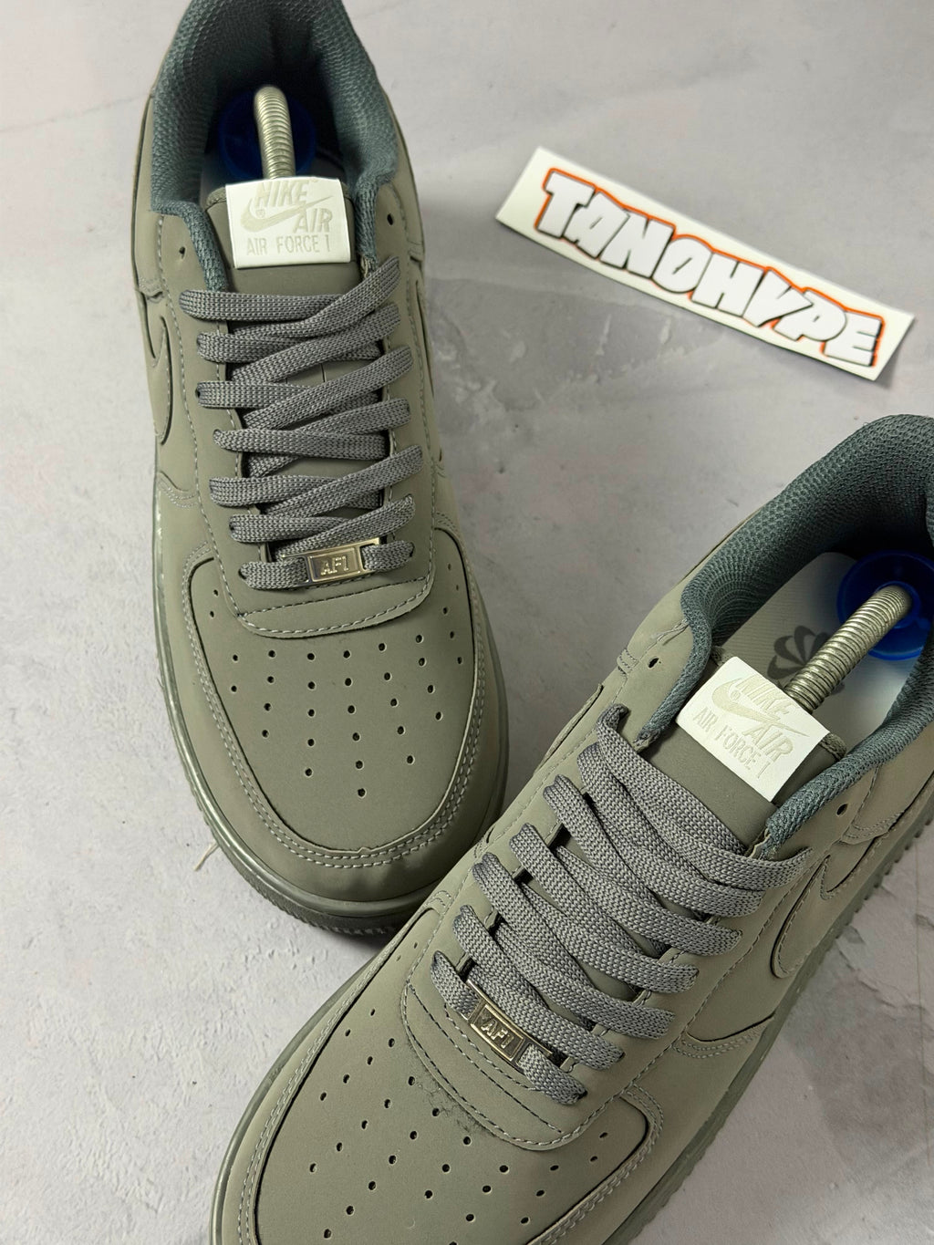 Tênis Nike Air Force 1 - Cinza