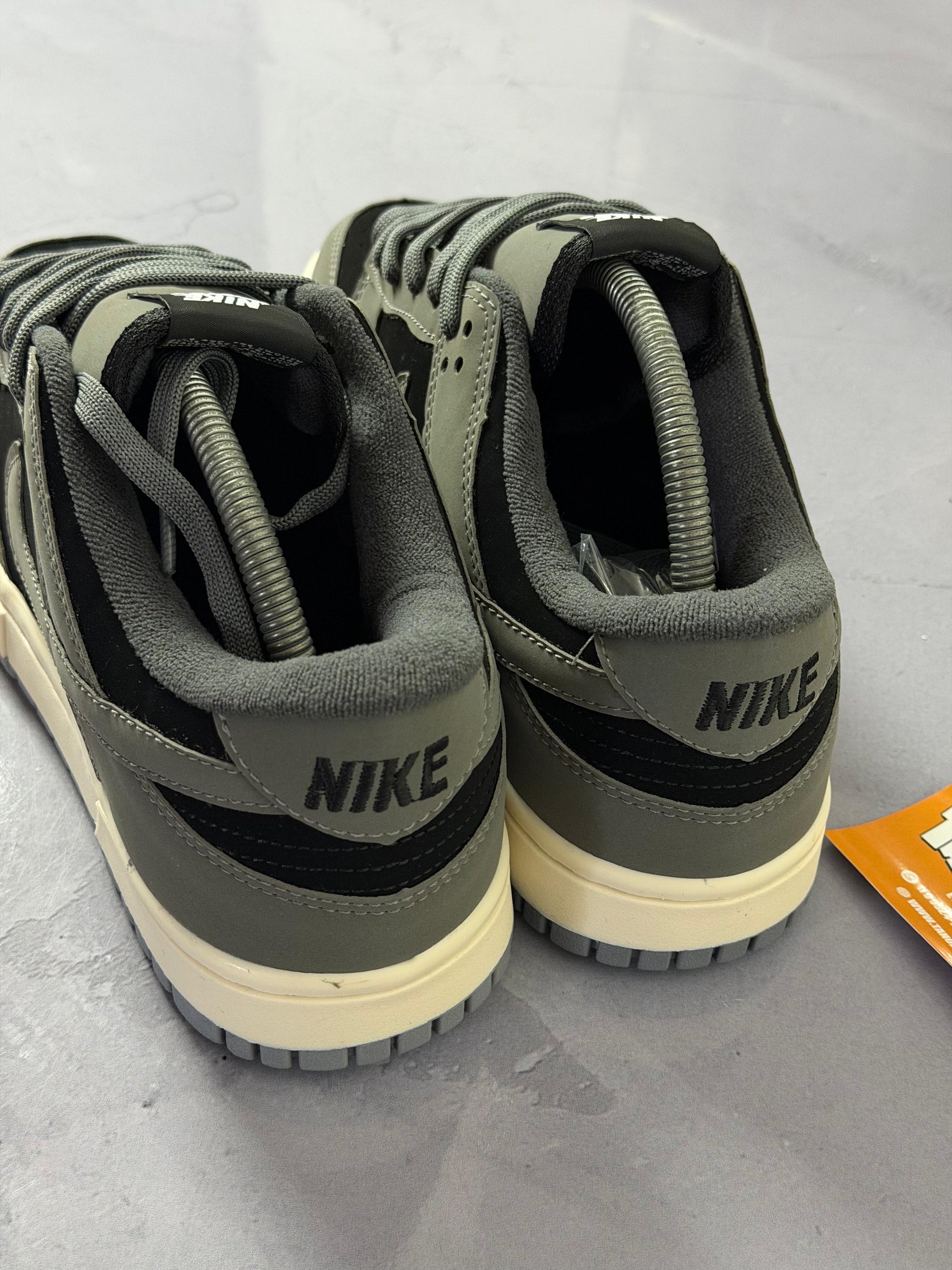 Tênis Nike Dunk - Cinza e Preto