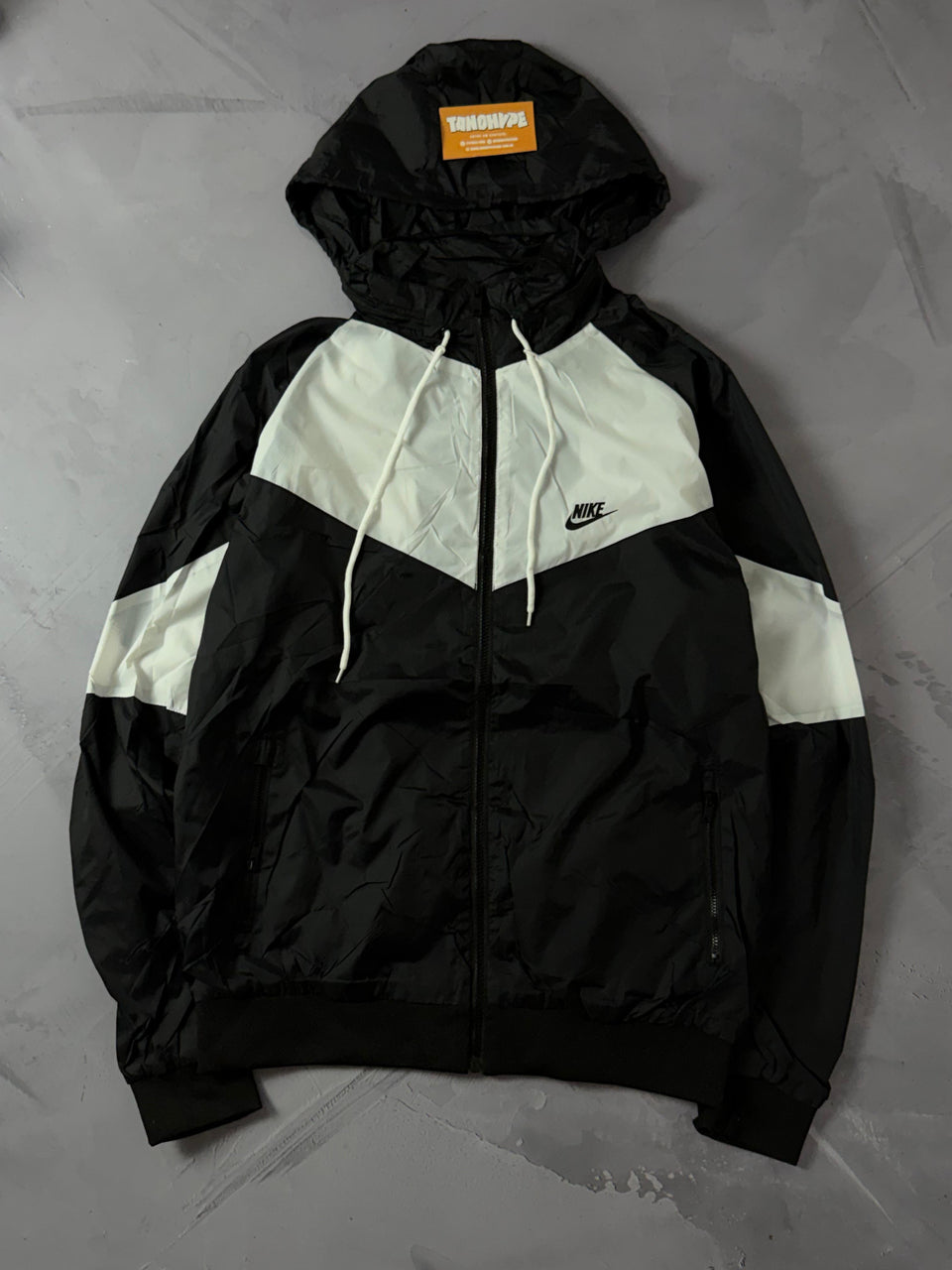 Corta Vento Nike Windrunner - Preto e Branco