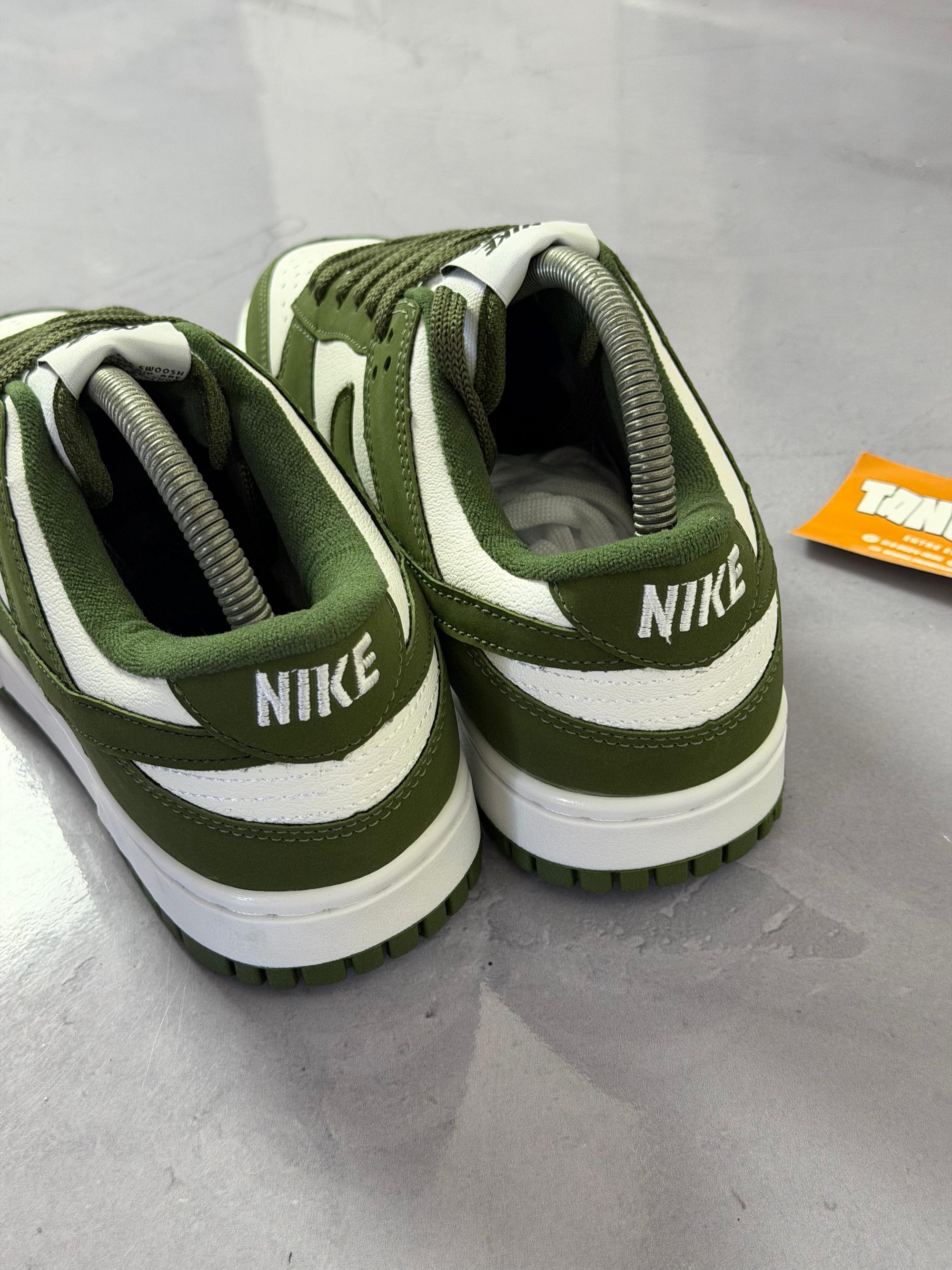 Tênis Nike Dunk - Verde Militar
