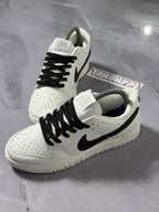 Tênis Nike Dunk Sb Low - Branco/Preto