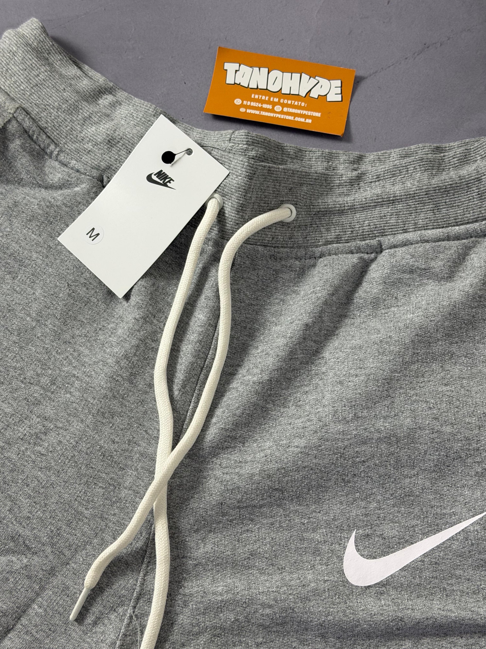 Shorts Moletom Nike Big Swoosh - Cinza