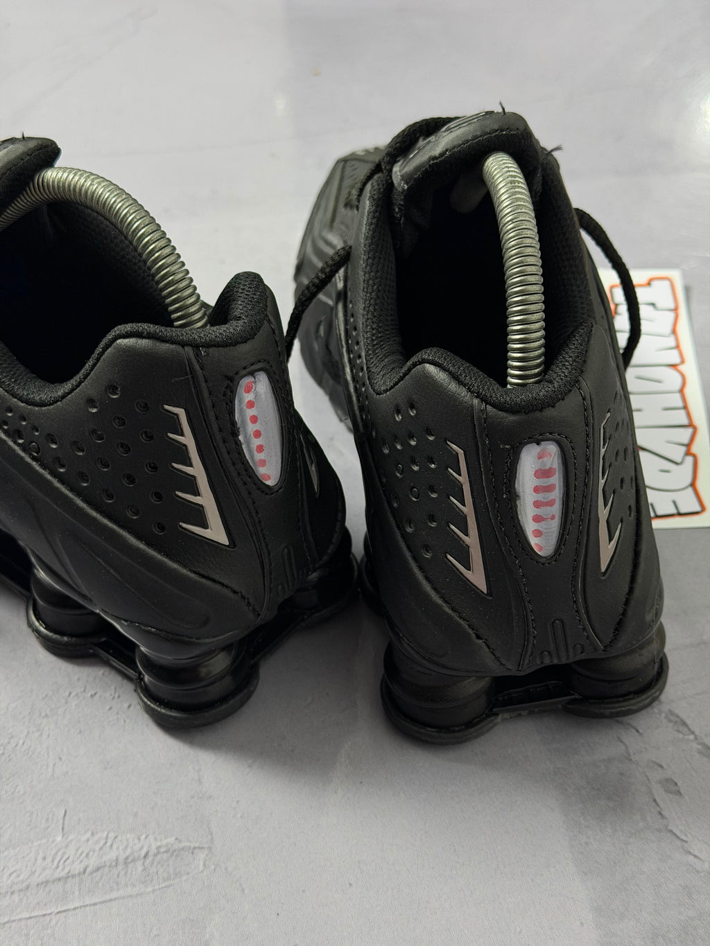 Tênis Nike Shox R4 - Preto