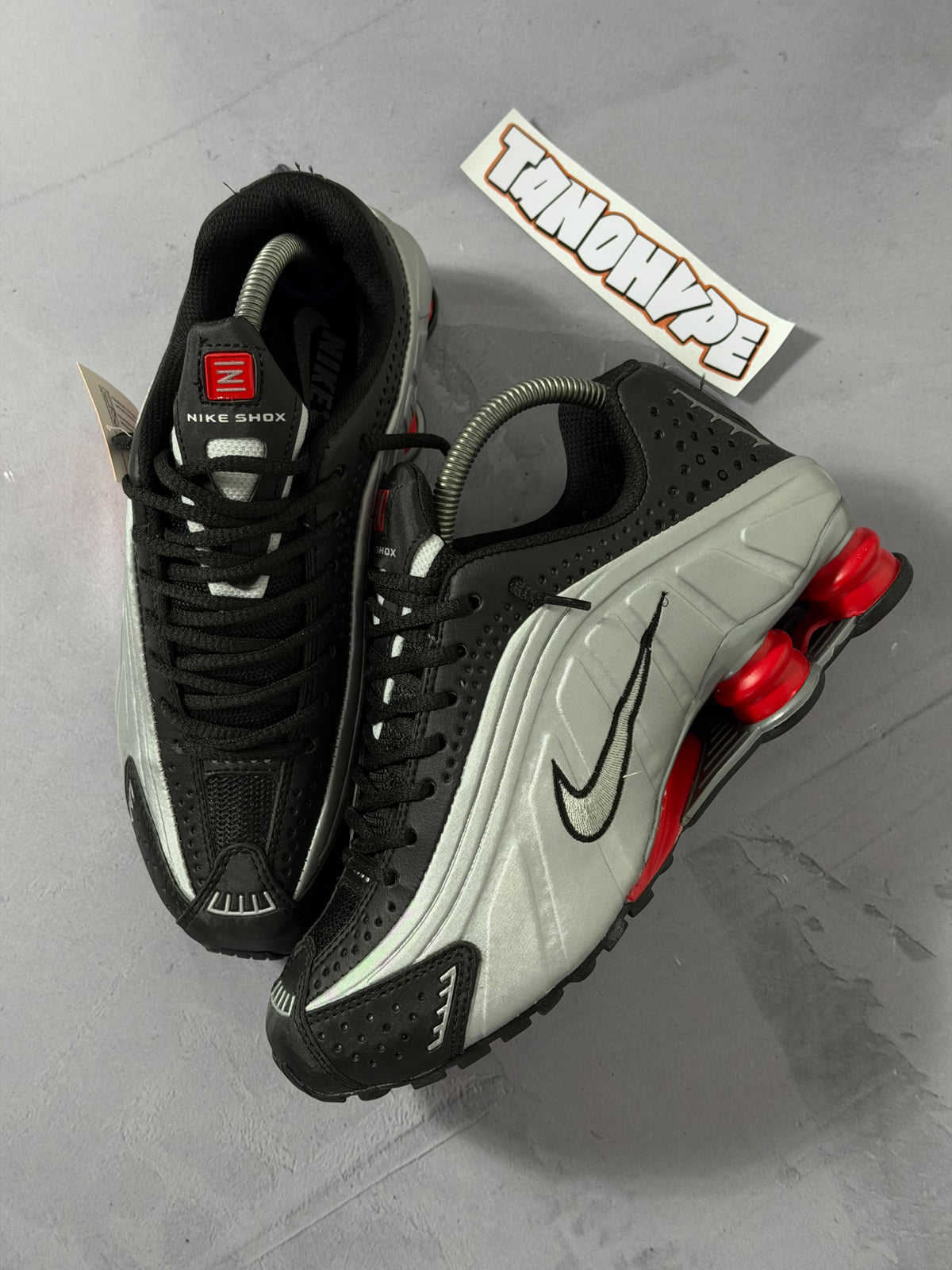 Tênis Nike Shox R4 - Cinza/Vermelho