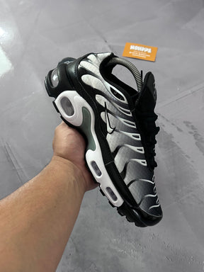 Tênis Nike Air Max Plus TN - Metalic