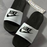 Chinelo Slide Nike Victori - Preto e Branco
