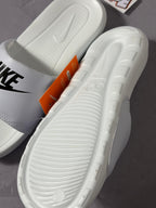 Chinelo Slide Nike Victori - Branco