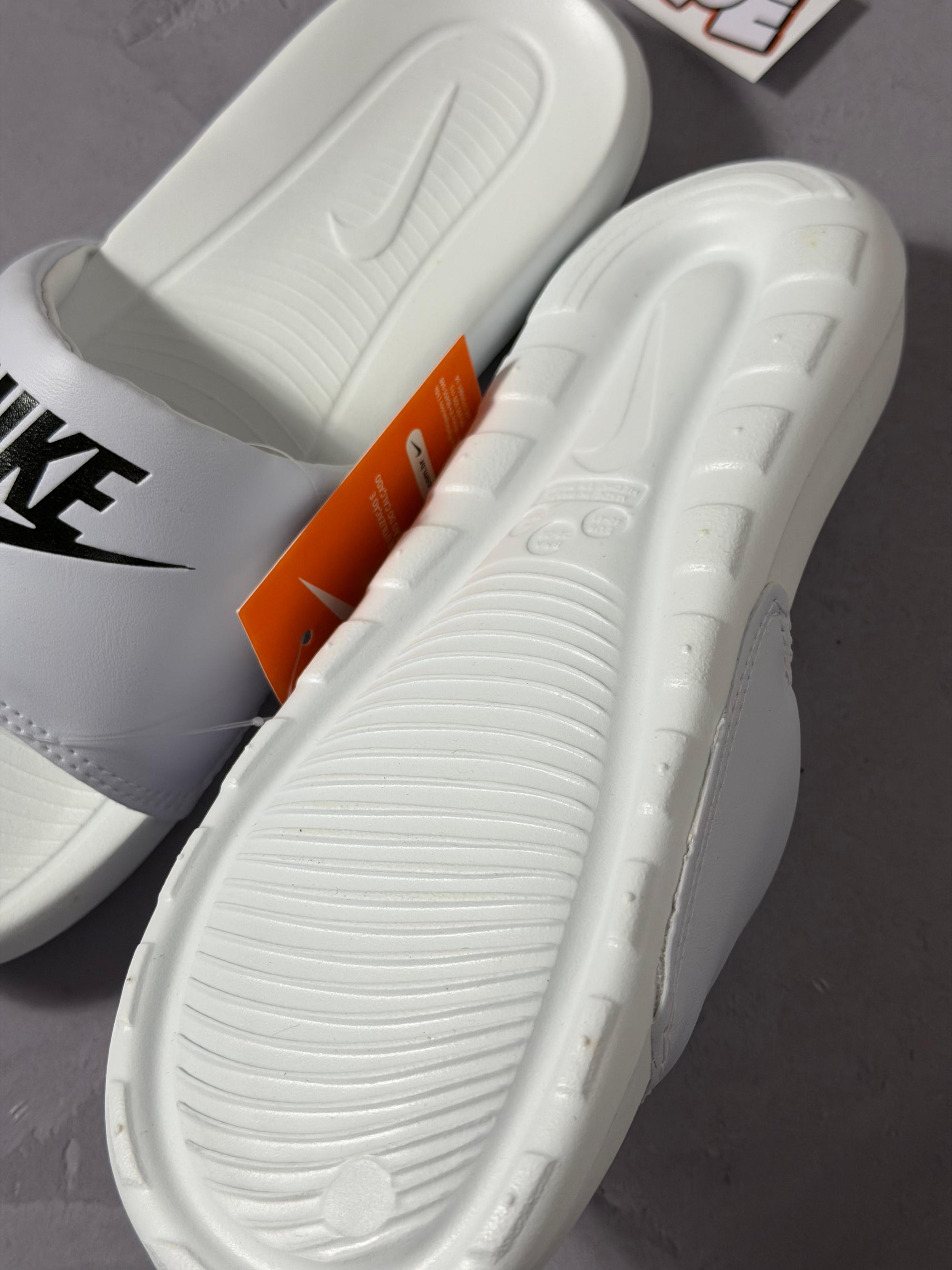 Chinelo Slide Nike Victori - Branco