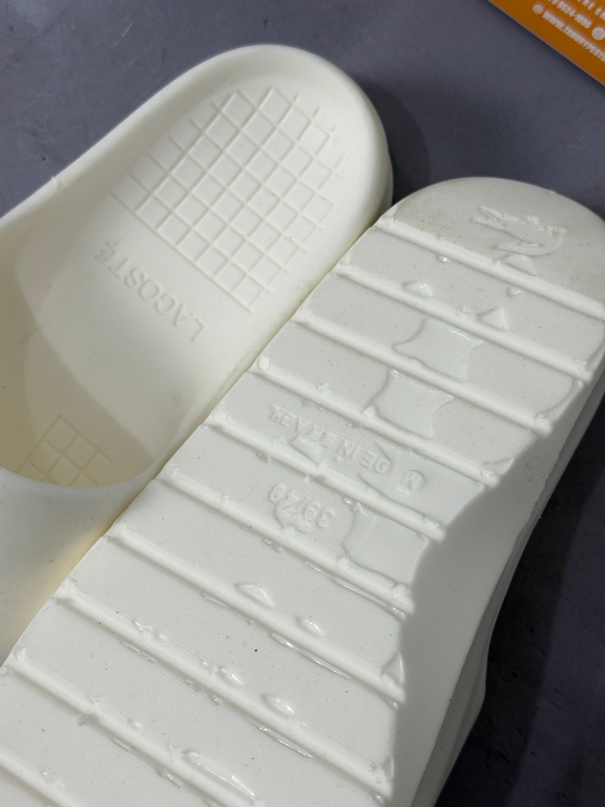 Chinelo Slide Lacoste - OffWhite