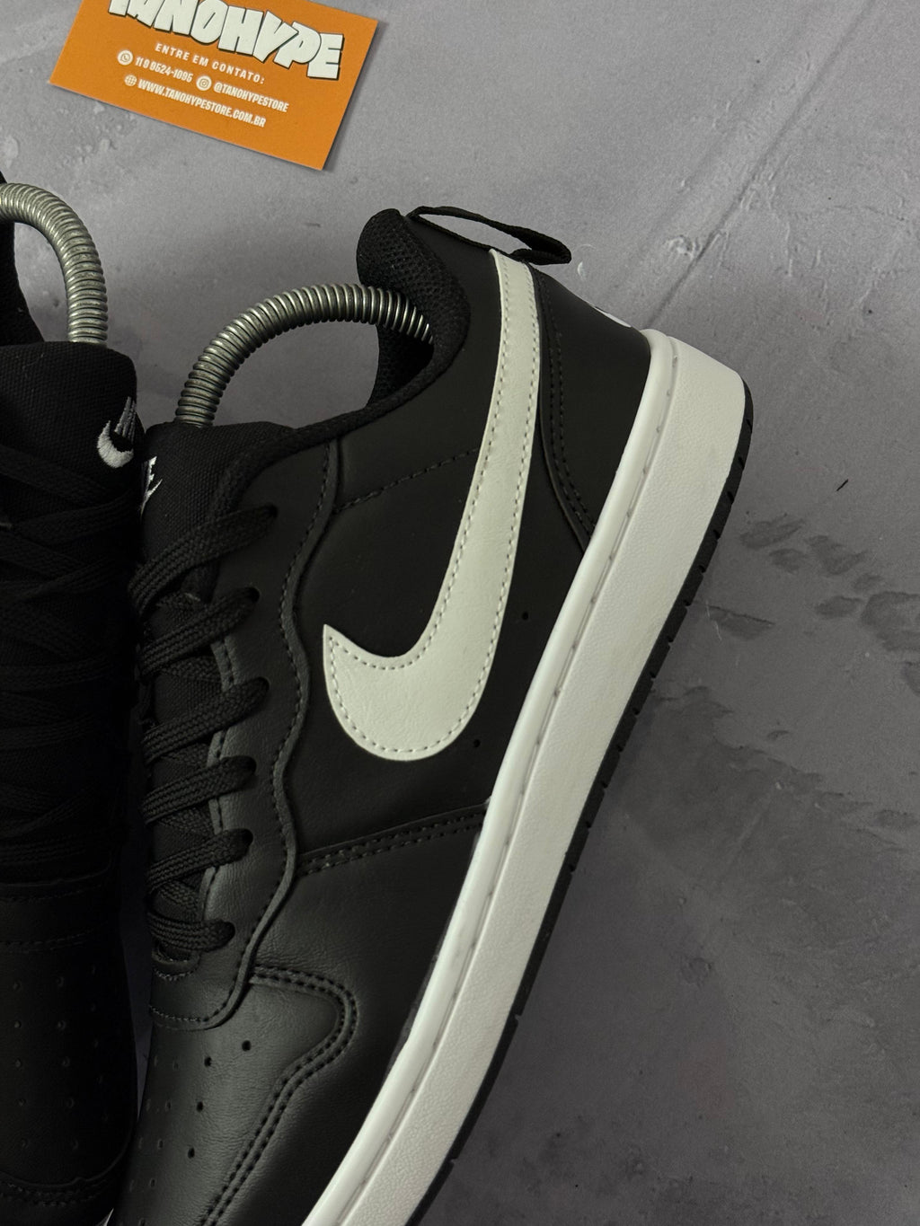 Tênis Nike Borough - Preto e Branco