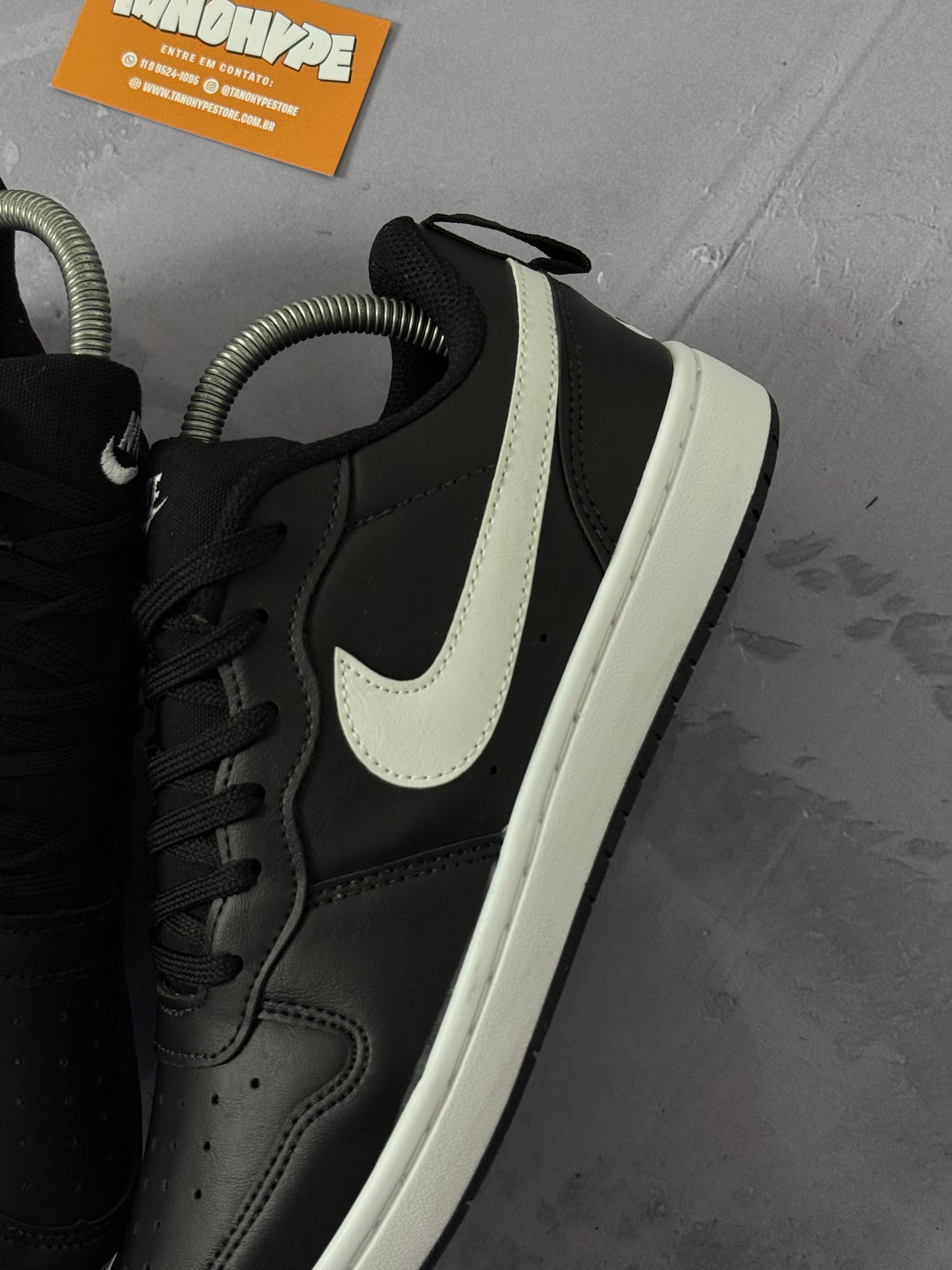 Tênis Nike Borough - Preto e Branco