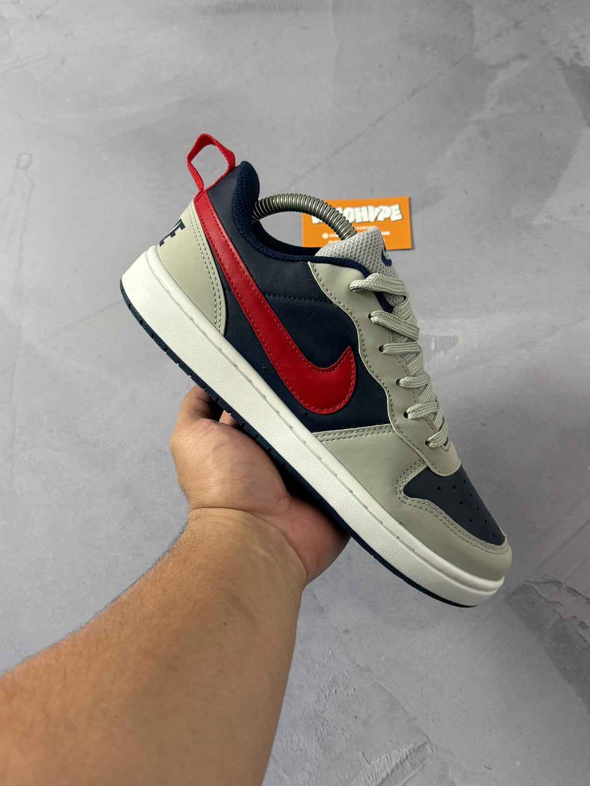 Tênis Nike Borough - Cinza/Vermelho/Azul