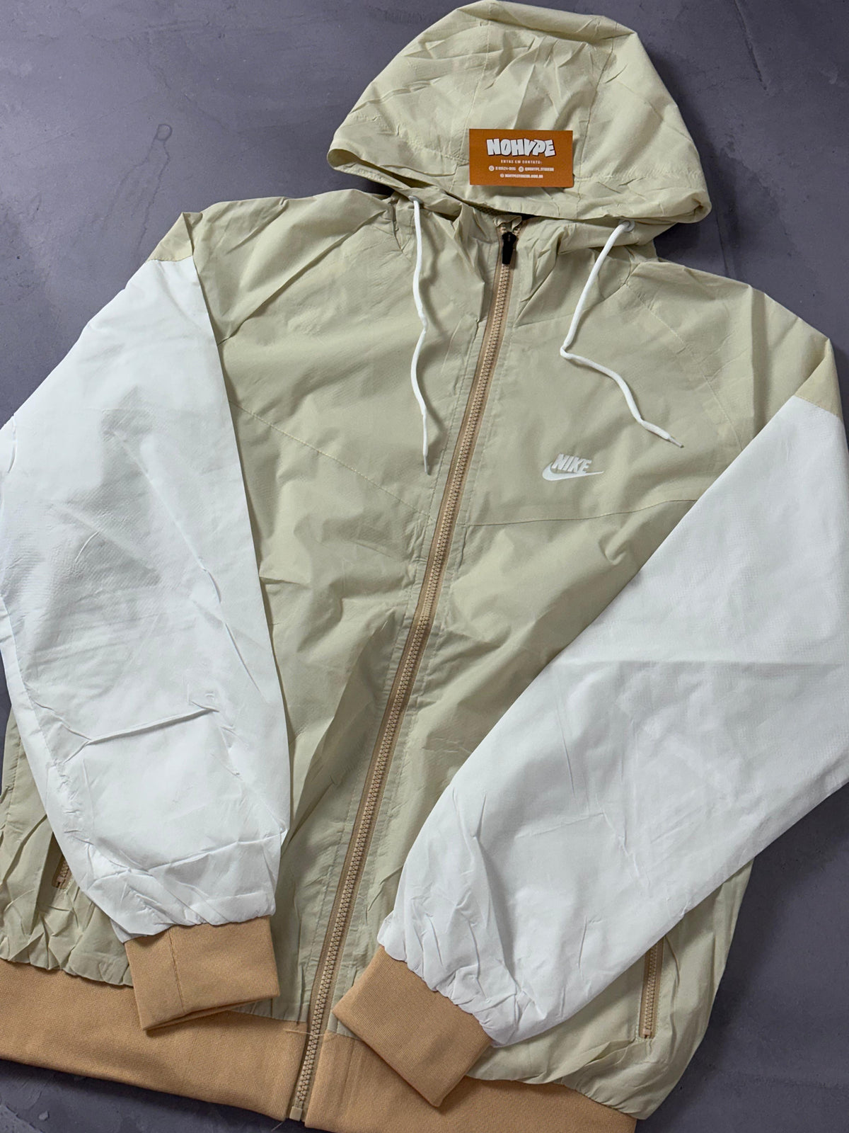 Corta Vento Nike Windrunner - Bege e Branco