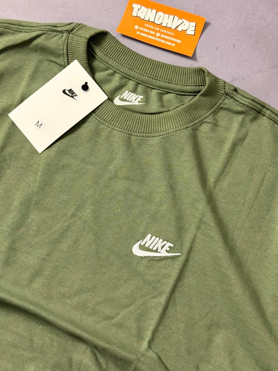 Camiseta Nike Club - Verde