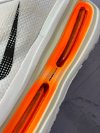 Tênis Nike Vomero - White Orange