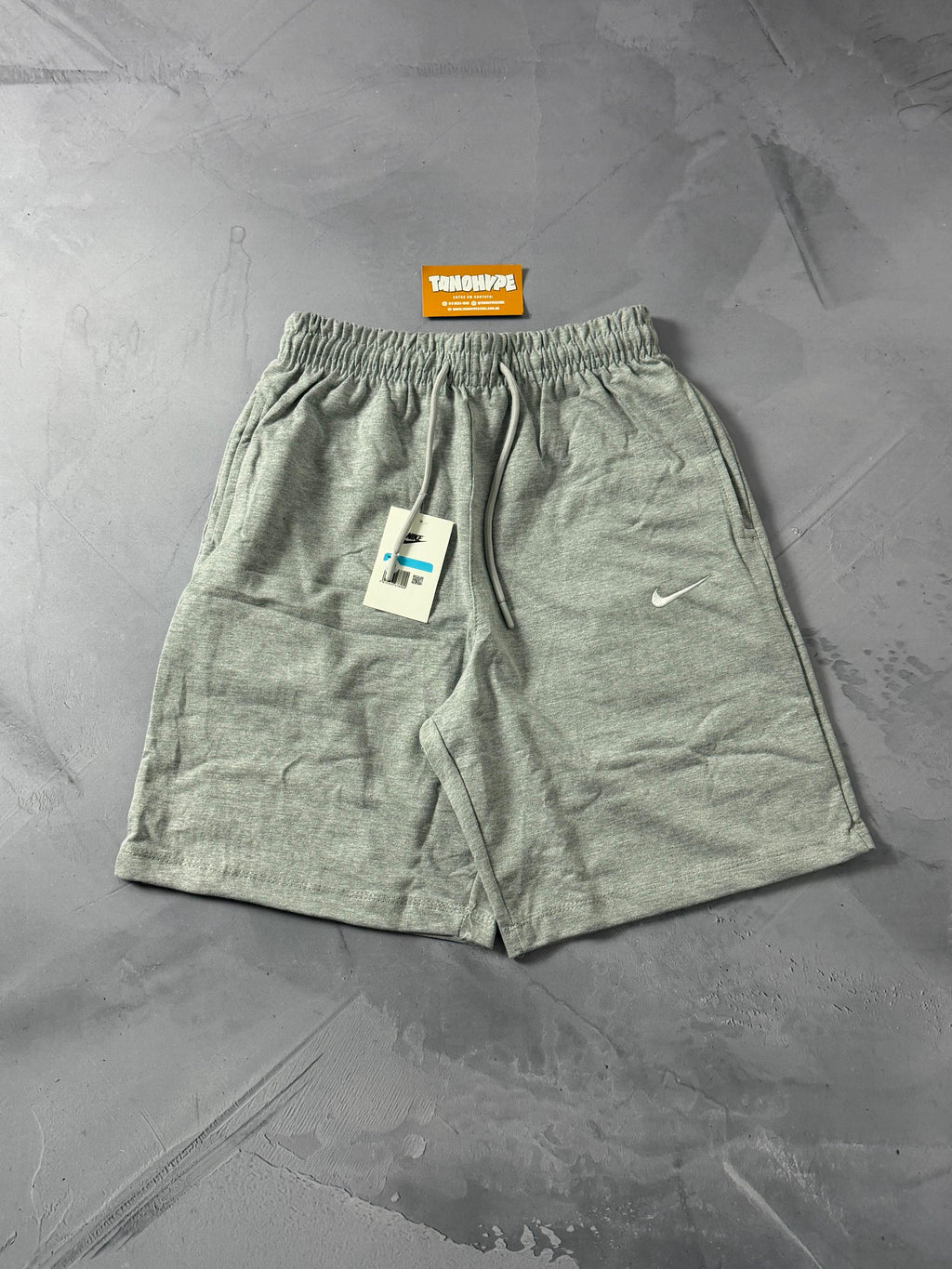 Shorts Moletom Nike Essentials - Cinza