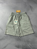 Shorts Moletom Nike Essentials - Cinza