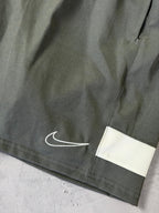 Shorts Tactel Nike Academy - Cinza