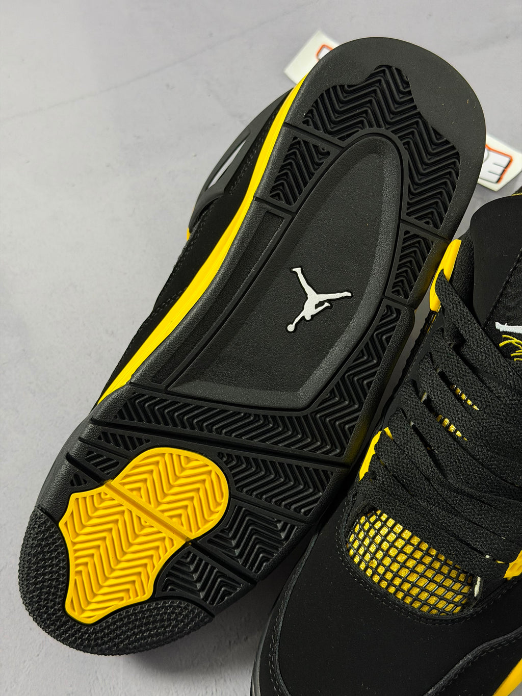 Tênis Nike Air Jordan 4 - Black Yellow