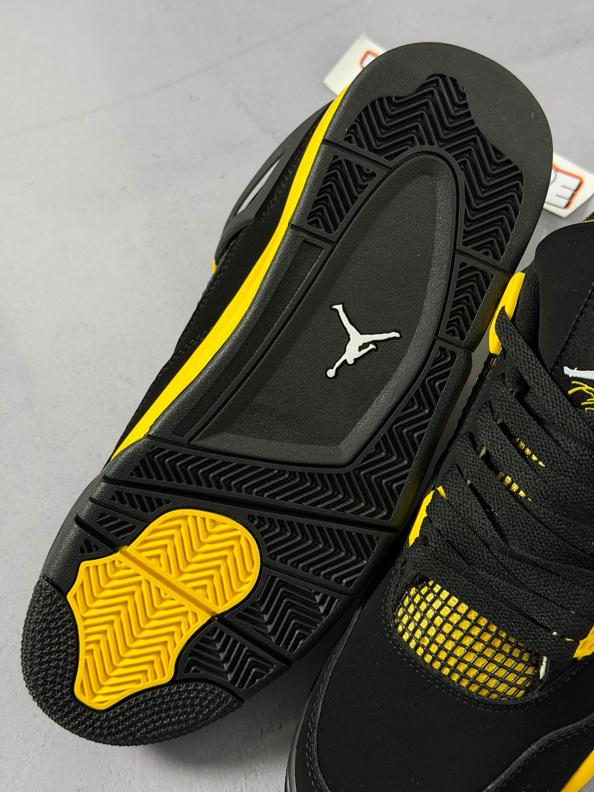 Tênis Nike Air Jordan 4 - Black Yellow