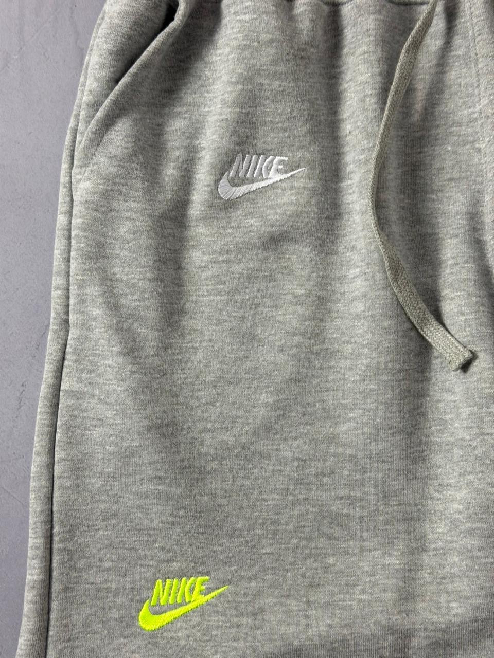 Shorts Moletom Nike Multi Swoosh - Cinza