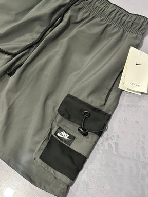 Shorts Tactel Nike Cargo - Cinza Chumbo