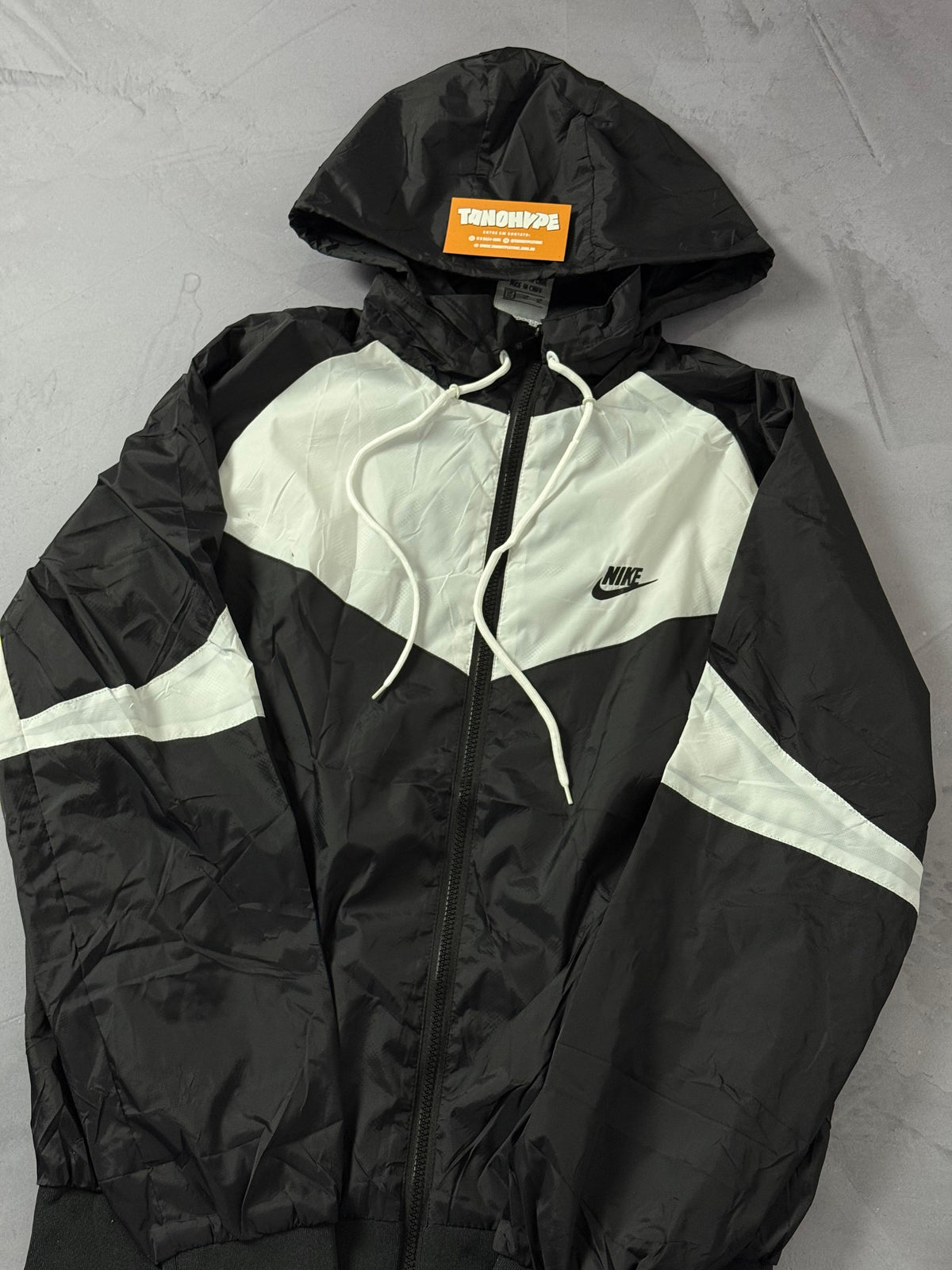 Corta Vento Nike Windrunner - Preto e Branco
