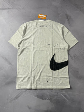 Camiseta Nike Swoosh + Just do IT - Cinza Smoke
