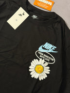 Camiseta Nike Day Flowers - Preto