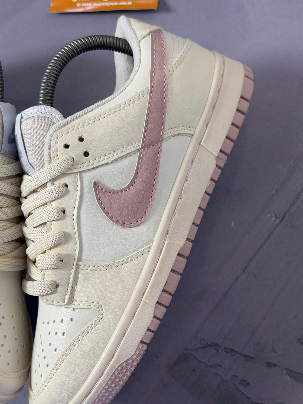 Tênis Nike Dunk - OffWhite e Rosa